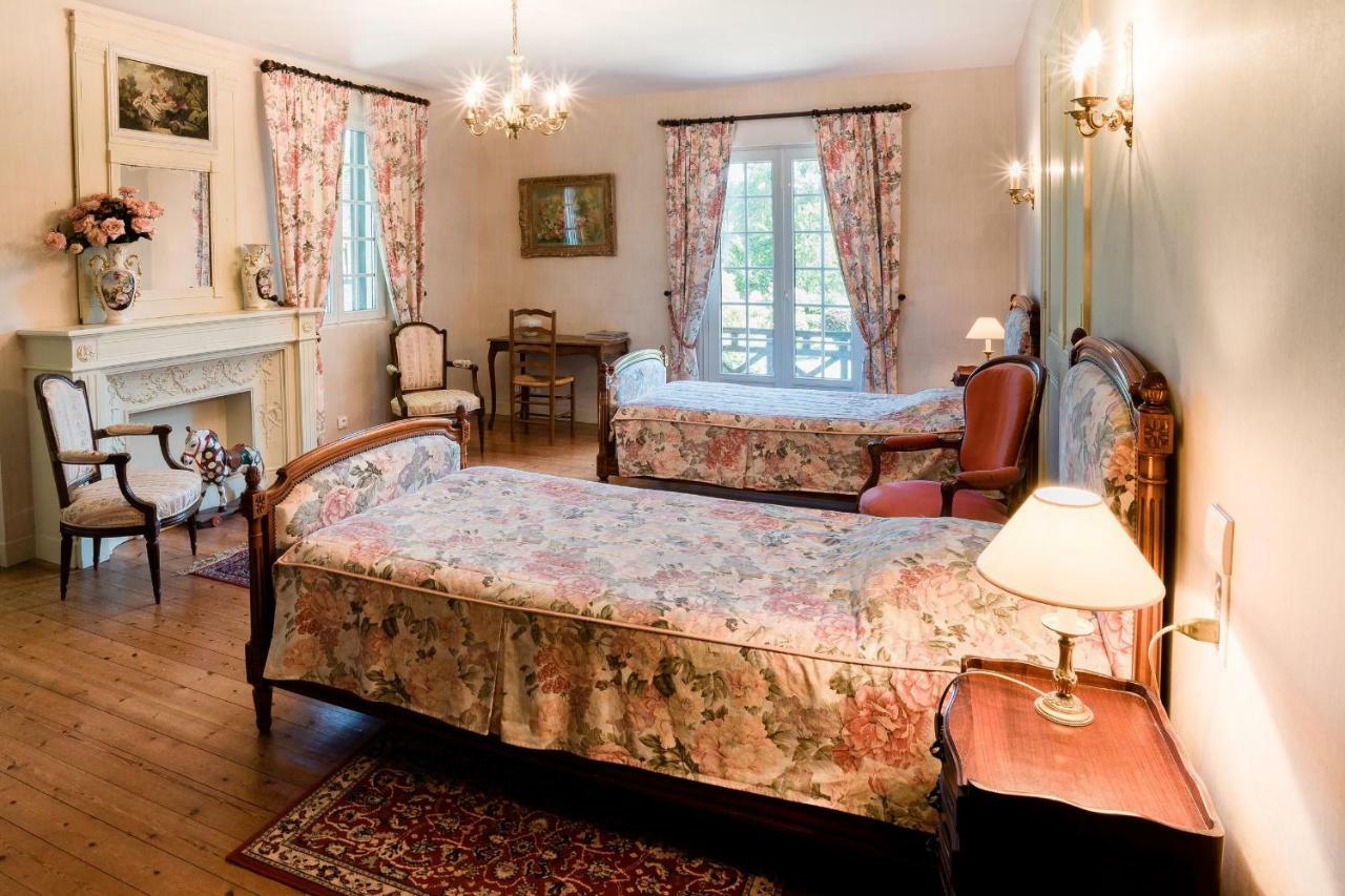 Manoir De Sens Bed & Breakfast โบรอง-ออง-นูจ ภายนอก รูปภาพ
